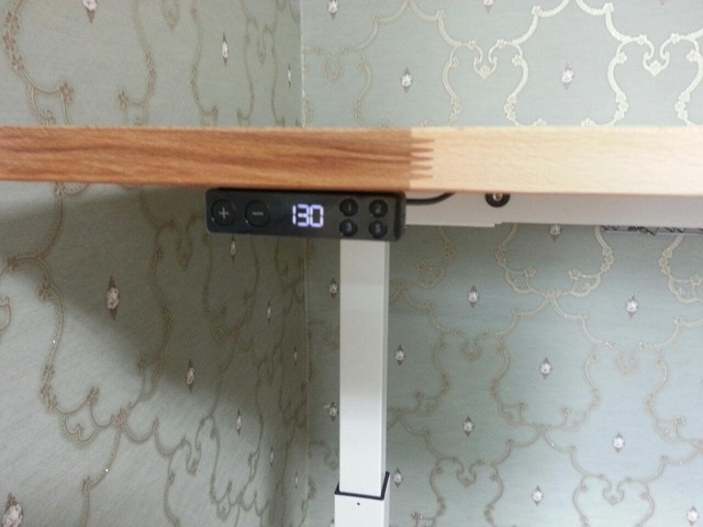 adjust_desk_4.jpg