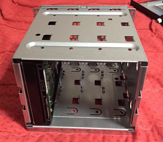 HP ML110 NHP LFF CAGE.jpg
